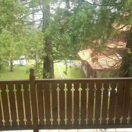 Mountain Sequoia Apartman *